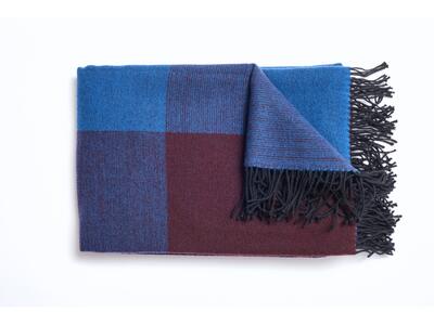 100% Merino Wool Blend Throw Blue/Black, tre